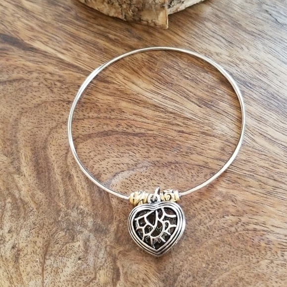 Jewelry - Simple Silver Heart Bangle